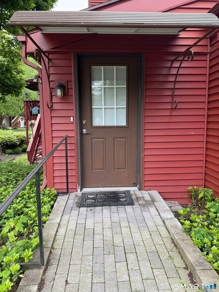 Primary Photo - 139 Hollister Way N