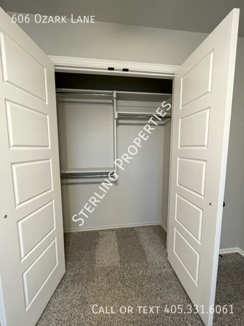 Building Photo - 606 Ozark Ln