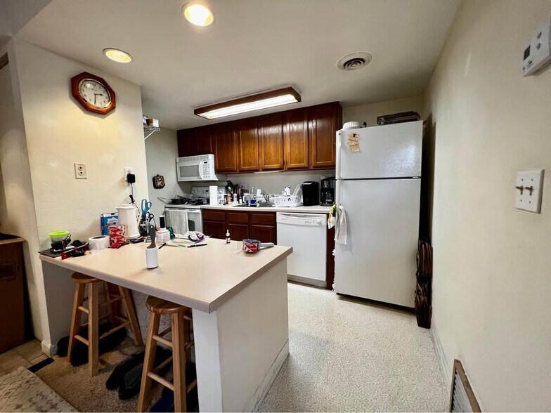 Building Photo - 535 D'onofrio Dr