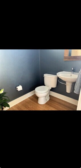 Building Photo - 4547 Washington St