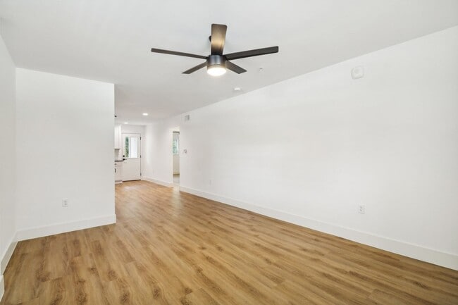 Building Photo - Welcome to San Marco Sq Apartments - NOW OFFERING this 12mo Lease on a 1 bedroom apartment in a v...