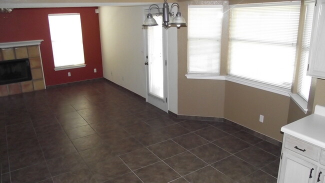 Building Photo - Northeast El Paso 4 Bed Refrig A/C