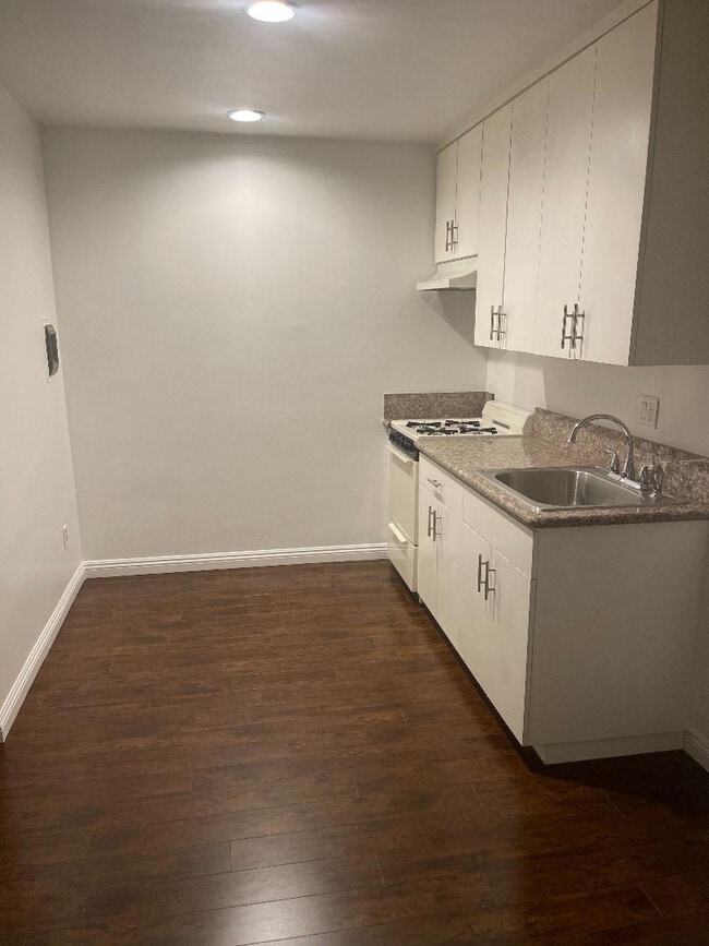 Building Photo - 710 N La Fayette Park Pl