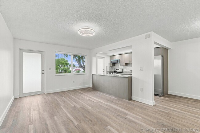 Building Photo - 175 NE 203rd Terrace