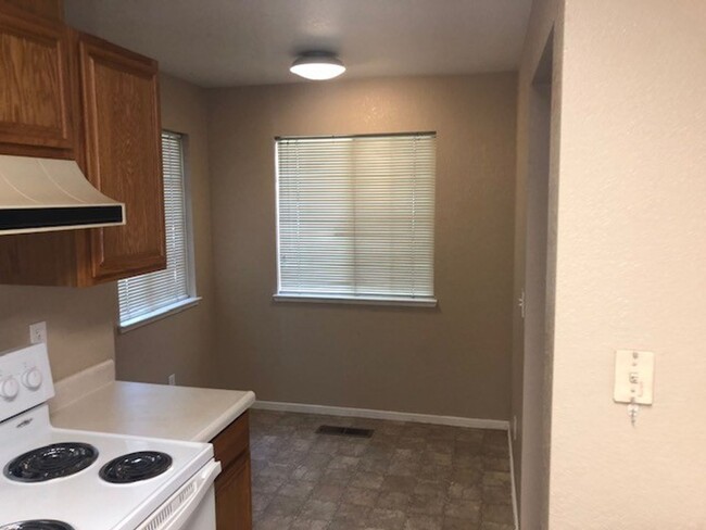 Building Photo - OPEN HOUSE (SUNDAY) 5/4 FROM 2:0 - 3:00.