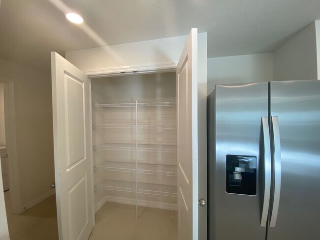 Building Photo - Desirable Lake Diamond Subdivision 3/2/2 **Won't Last**