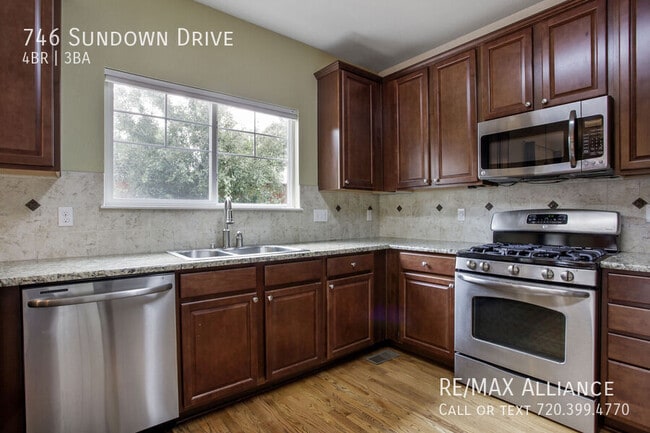 Building Photo - 746 Sundown Dr
