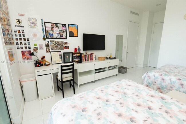 Building Photo - 150 Sunny Isles Blvd