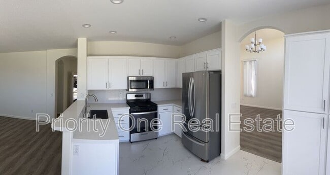 Building Photo - 560 Calle Capistrano