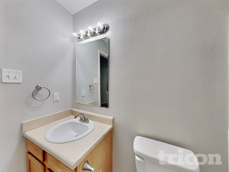 Building Photo - 2934 Ludwig Dr