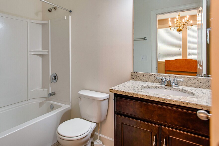 Building Photo - 9810 Glenmore Ln