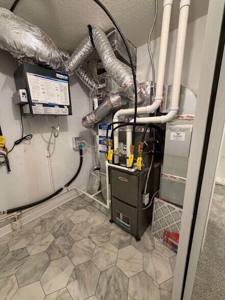 Building Photo - 10604 Heron Ave S