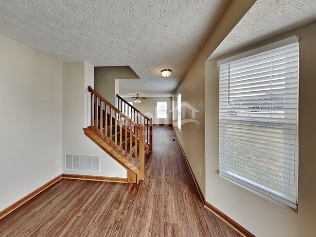 Building Photo - 336 Sycamore Dr