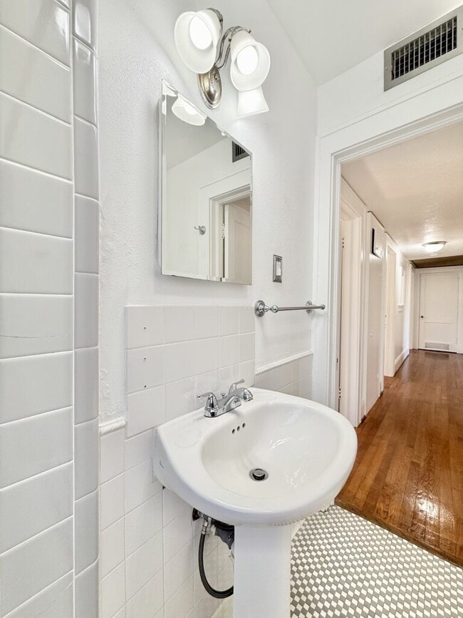 Building Photo - 1013 23rd St W