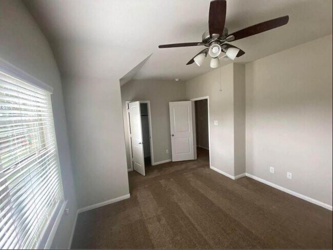 Building Photo - 10918 Hillside Dr