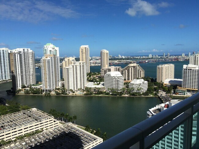 Building Photo - 950 Brickell Bay Dr