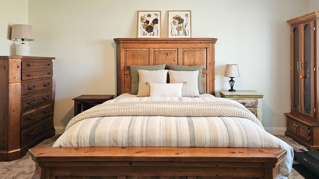 Building Photo - Summerfield Townhome