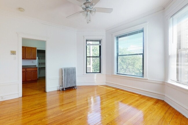 Floorplan - 5411-5421 S. Ellis Avenue