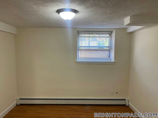Building Photo - 176 N Beacon St