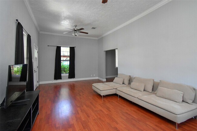 Building Photo - 504 Green St