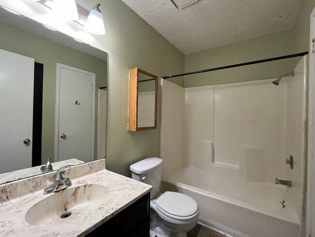 Building Photo - Southside Townhome