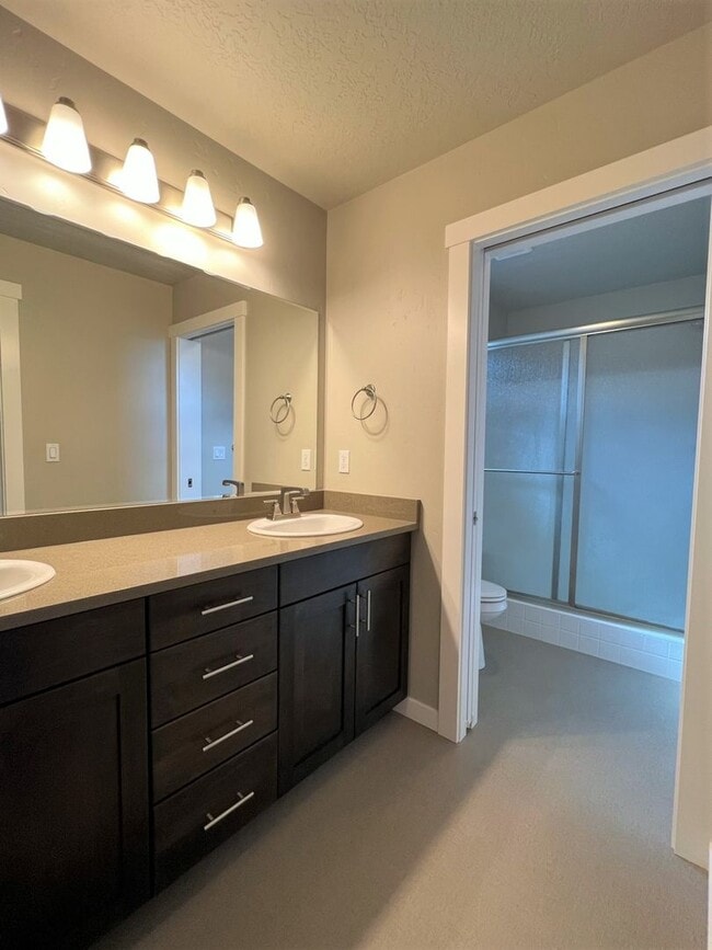 Building Photo - Beautiful 4 bed 2.5 bath Blackrock home in the Verado Subd just off N Locust Grove and Ustick Rd