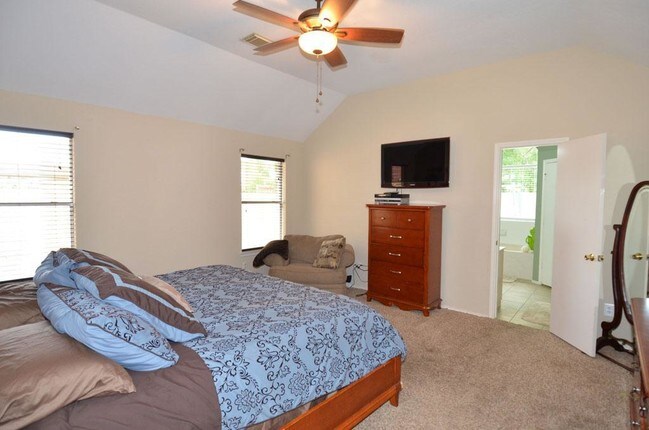 Building Photo - 6207 Highland Branch Dr
