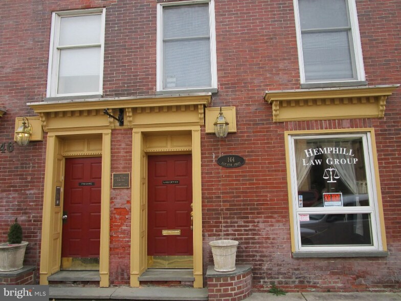 Primary Photo - 144 E Main St