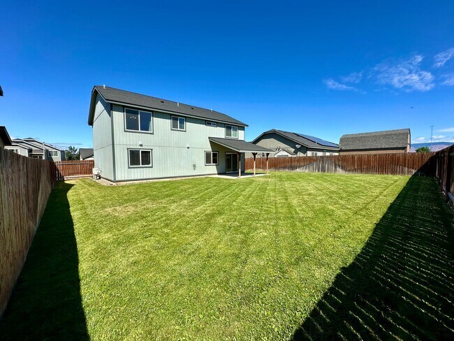 Building Photo - Large 5 Bedroom Home - North of CWU