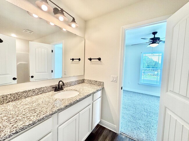 Building Photo - 5031 Peach Dr