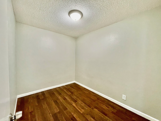 Building Photo - 3822 Englewood Cir