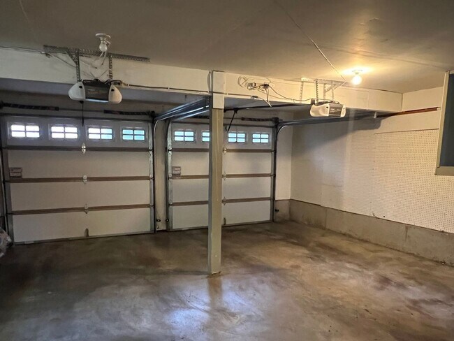 Building Photo - 4bd/2.5ba Bellevue Home