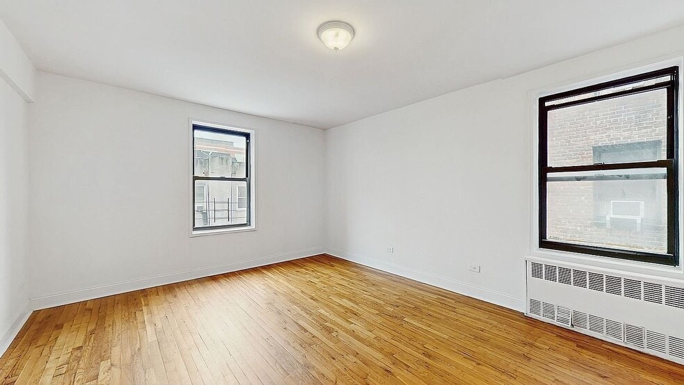 Building Photo - 282 E 35th St