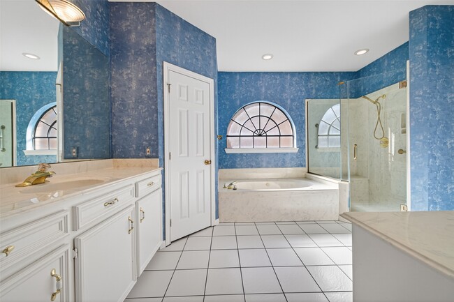 Building Photo - 8023 Oakwood Hollow St