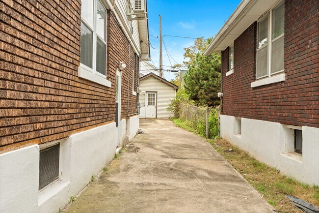 Building Photo - 2416 Sherry Rd