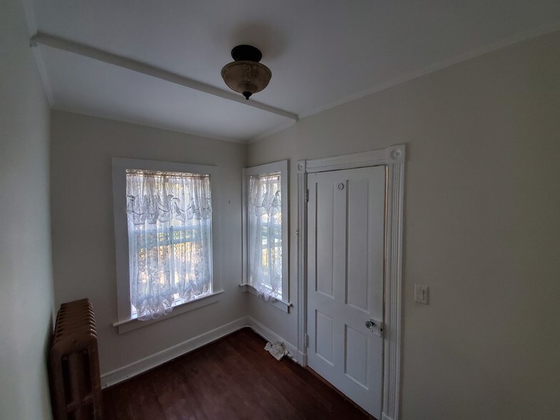 Small office - 78 S Carll Ave