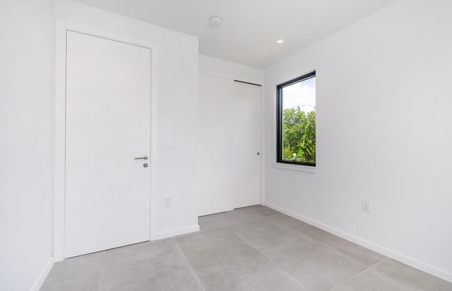 Building Photo - 3264 Bird Ave