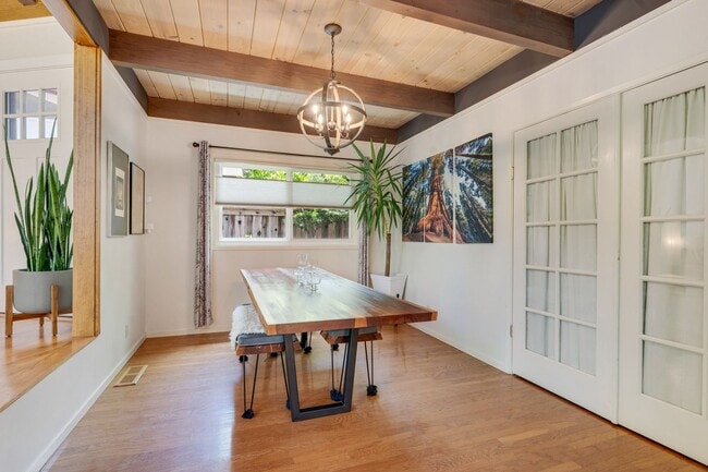 Building Photo - Boulder Creek Sanctuary! 50% off 1st months rent!