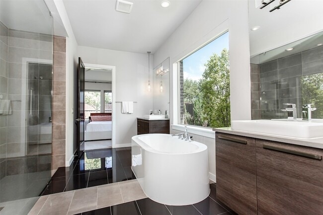 Building Photo - 2468 Electra Dr