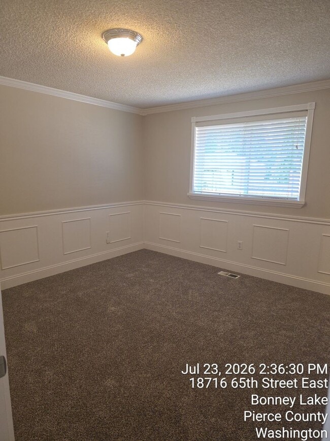 Building Photo - Bonney Lake - Lake Jane HOA - 3 bedroom 2 bathroom rambler home for rent - Available NOW!