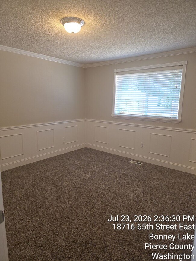 Building Photo - Bonney Lake - Lake Jane HOA - 3 bedroom 2 bathroom rambler home for rent -EV charger, Available NOW!