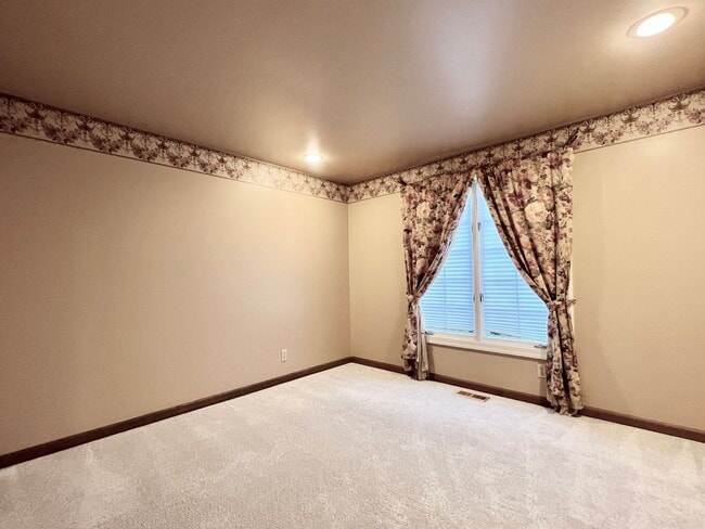 Building Photo - 13906 205th Ave NE