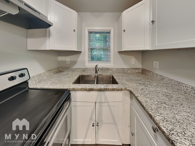 Building Photo - 438 Greenhill Way