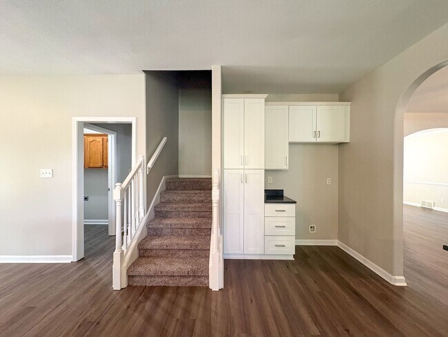 Building Photo - 4 bed, 3 bath in Bartlett with a BONUS room