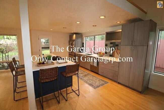 Building Photo - 10347 NW Alpenglow Way