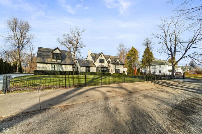 Building Photo - 1210 Golden Hill Dr