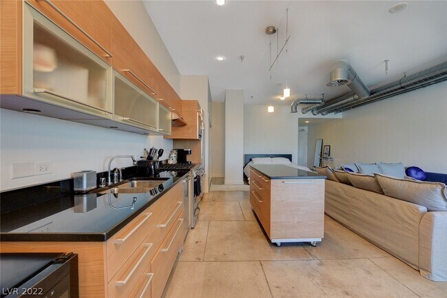 Building Photo - 200 Hoover Ave