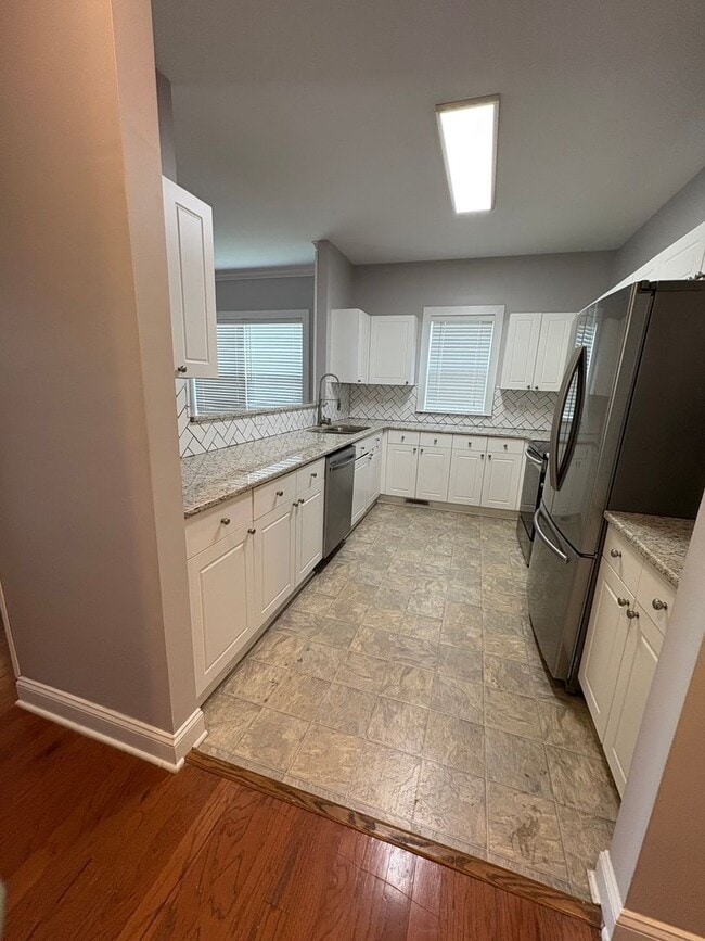 Building Photo - 3 Bedroom 2 Bath home  a few minutes from ...
