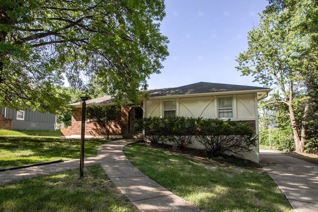 Building Photo - 8435 E 56th Terrace