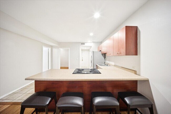 Building Photo - 750 S Oakley Blvd